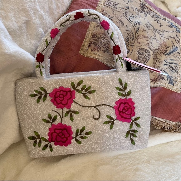 Floral Embroidered White and Pink Handbag excellent condition! Very nice!!! - Picture 4 of 11